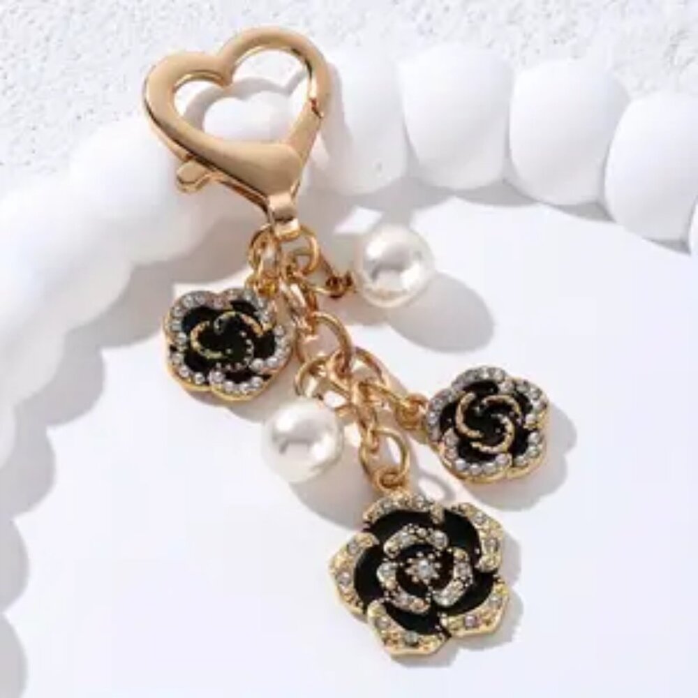 1pc.  Elegant Black Flower Pearl Drip Oil Alloy Keychain -  NEW